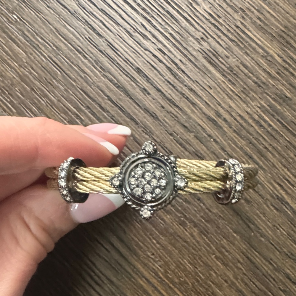 Bangle bracelet